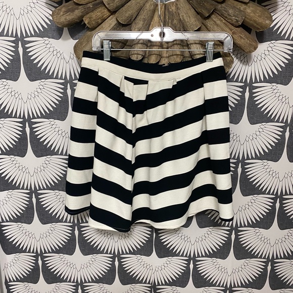 ModCloth’s exclusive Myrtlewood of California Lively in the Lobby mini skirt - Picture 2 of 4